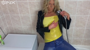 Seductive Blonde Lathers Up In The Bath Screencap 20 on www.sinx.com