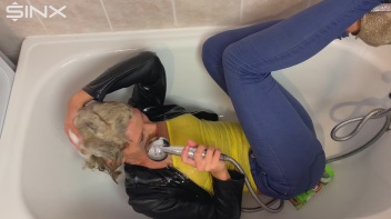 Seductive Blonde Lathers Up In The Bath Screencap 43 on www.sinx.com