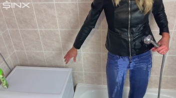 Seductive Blonde Lathers Up In The Bath Screencap 12 on www.sinx.com
