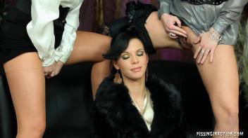 Don't Be Late For Your Piss Date Screencap 16 on www.sinx.com