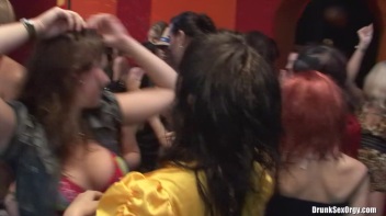 Bikini Beach Balls Part 4 - Cam 2 Screencap 83 on www.sinx.com