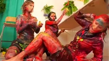 Finger Painting Babes Screencap 107 on www.sinx.com