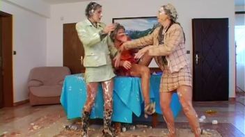 Messy Whipped Topping Bake Off! Screencap 102 on www.sinx.com