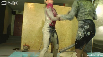 Sexy Professionals Mud Wrestling Mania Screencap 29 on www.sinx.com