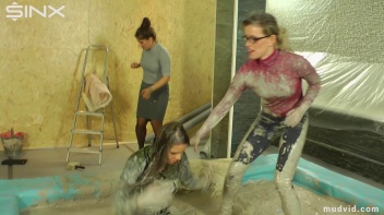 Sexy Professionals Mud Wrestling Mania Screencap 34 on www.sinx.com