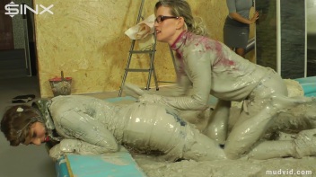 Sexy Professionals Mud Wrestling Mania Screencap 40 on www.sinx.com
