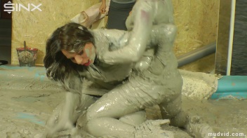 Sexy Professionals Mud Wrestling Mania Screencap 42 on www.sinx.com