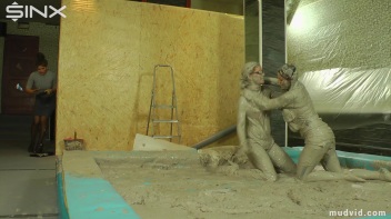 Sexy Professionals Mud Wrestling Mania Screencap 56 on www.sinx.com