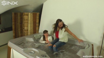 Sexy Intruders Play In The Hot Tub Screencap 25 on www.sinx.com