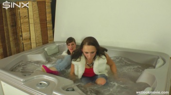 Sexy Intruders Play In The Hot Tub Screencap 30 on www.sinx.com