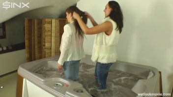 Sexy Intruders Play In The Hot Tub Screencap 33 on www.sinx.com