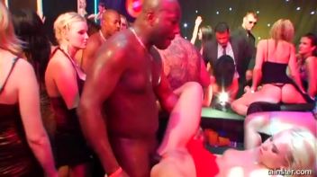 Pussy Casino Part 4 - Cam 1 Screencap 31 on www.sinx.com