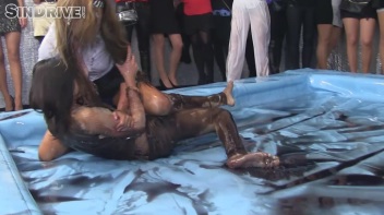 Oily Wrestling: Bella Baby vs. Ashley Woods Screencap 17 on www.sinx.com