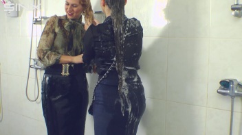 Gorgeous Girls Wash And Lather Their Hair Screencap 54 on www.sinx.com