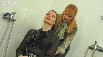 Gorgeous Girls Wash And Lather Their Hair Screencap 8 on www.sinx.com