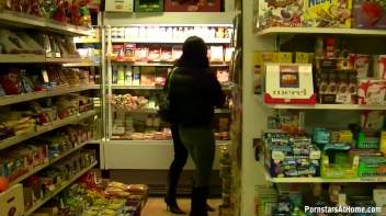 Messin' Around Town With No Shame! Screencap 10 on www.sinx.com