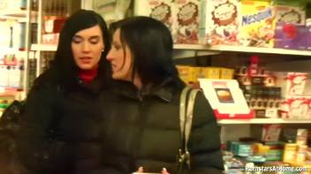 Messin' Around Town With No Shame! Screencap 11 on www.sinx.com