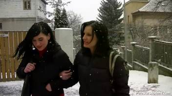 Messin' Around Town With No Shame! Screencap 2 on www.sinx.com