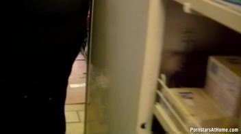 Messin' Around Town With No Shame! Screencap 49 on www.sinx.com