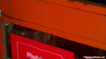 Messin' Around Town With No Shame! Screencap 8 on www.sinx.com