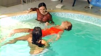 Super Soaked In The Pool Screencap 15 on www.sinx.com