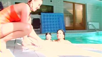 Super Soaked In The Pool Screencap 19 on www.sinx.com