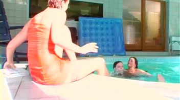 Super Soaked In The Pool Screencap 21 on www.sinx.com
