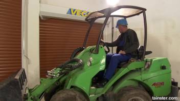 Bossy slut pissing Screencap 1 on www.sinx.com