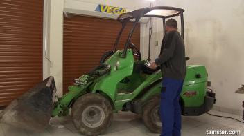 Bossy slut pissing Screencap 2 on www.sinx.com