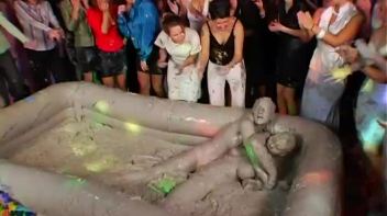 Going For The Mud Gold Screencap 94 on www.sinx.com