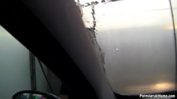 DickSuck Car Wash Screencap 8 on www.sinx.com