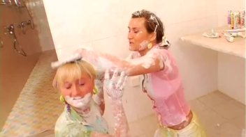 Toothpaste Fueled Catfight Screencap 93 on www.sinx.com