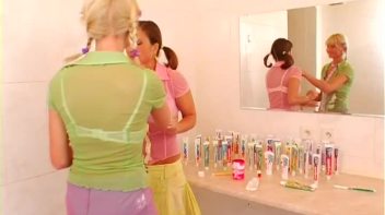 Toothpaste Fueled Catfight Screencap 18 on www.sinx.com