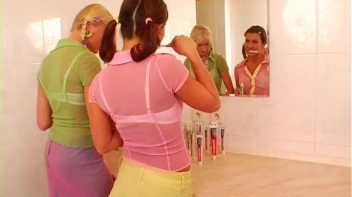 Toothpaste Fueled Catfight Screencap 3 on www.sinx.com