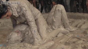 Muddy Wrestling: Regina vs. Kirsten Plant Screencap 56 on www.sinx.com