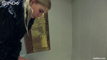 Blonde and brunette shampooing one another Screencap 40 on www.sinx.com