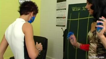 Working That Body Paint Screencap 26 on www.sinx.com