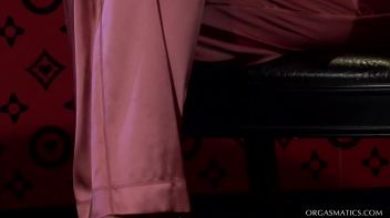 Beautifully Vibrated Lesbo Trio Screencap 3 on www.sinx.com