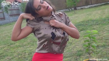 Big Tittied Beauty Shreds Her Blouse Screencap 32 on www.sinx.com