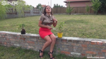 Big Tittied Beauty Shreds Her Blouse Screencap 1 on www.sinx.com