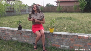 Big Tittied Beauty Shreds Her Blouse Screencap 11 on www.sinx.com
