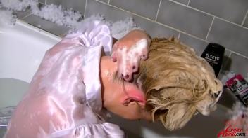 Shiny And Slutty In The Tub Screencap 54 on www.sinx.com