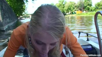 Blowjob Cruisin' Through The City Screencap 94 on www.sinx.com