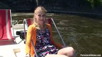 Blowjob Cruisin' Through The City Screencap 103 on www.sinx.com