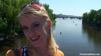 Blowjob Cruisin' Through The City Screencap 14 on www.sinx.com