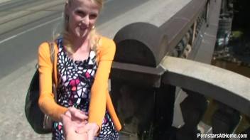 Blowjob Cruisin' Through The City Screencap 15 on www.sinx.com