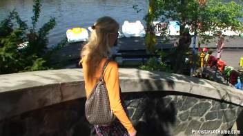 Blowjob Cruisin' Through The City Screencap 23 on www.sinx.com