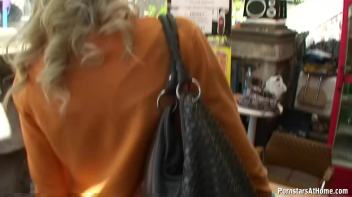 Blowjob Cruisin' Through The City Screencap 24 on www.sinx.com