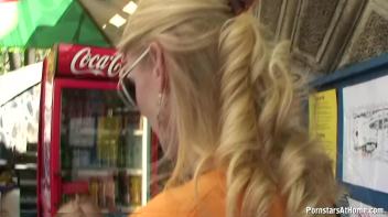 Blowjob Cruisin' Through The City Screencap 25 on www.sinx.com