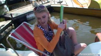 Blowjob Cruisin' Through The City Screencap 28 on www.sinx.com